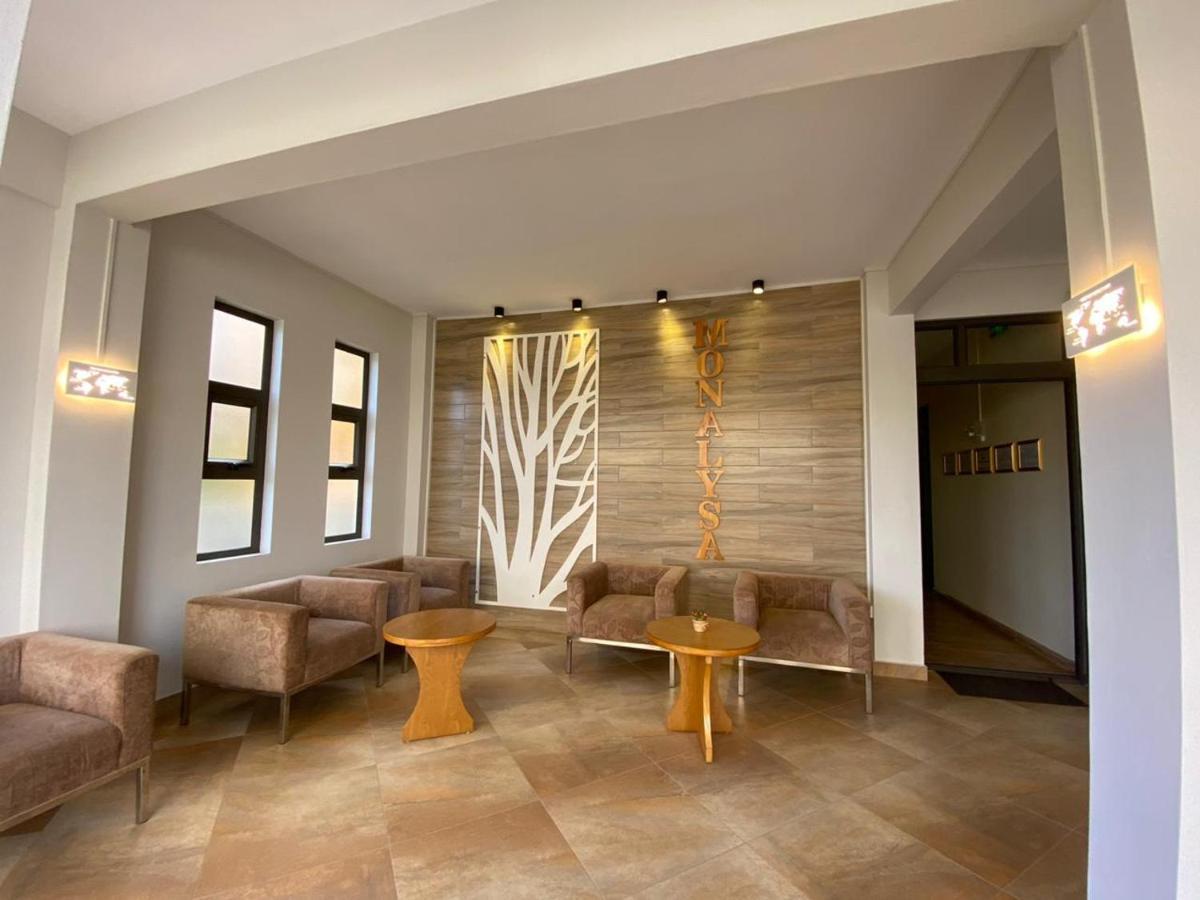 The Monalysa Suites & Residence غراند بايَ المظهر الخارجي الصورة
