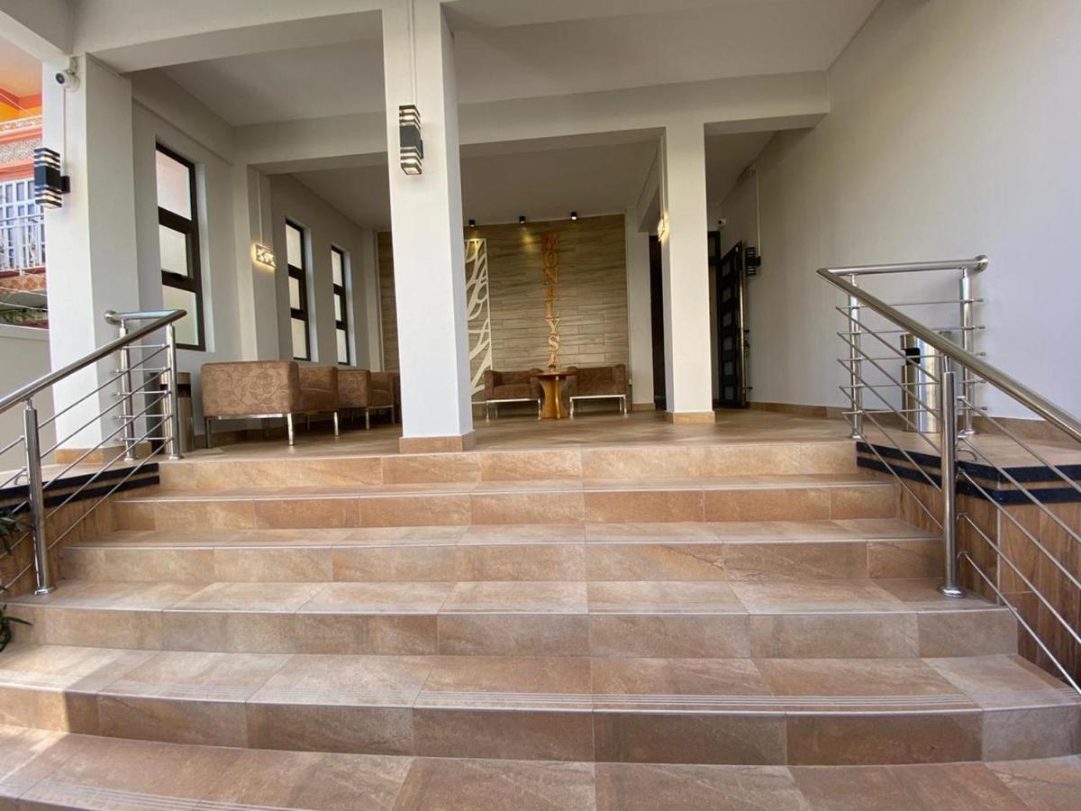 The Monalysa Suites & Residence غراند بايَ المظهر الخارجي الصورة