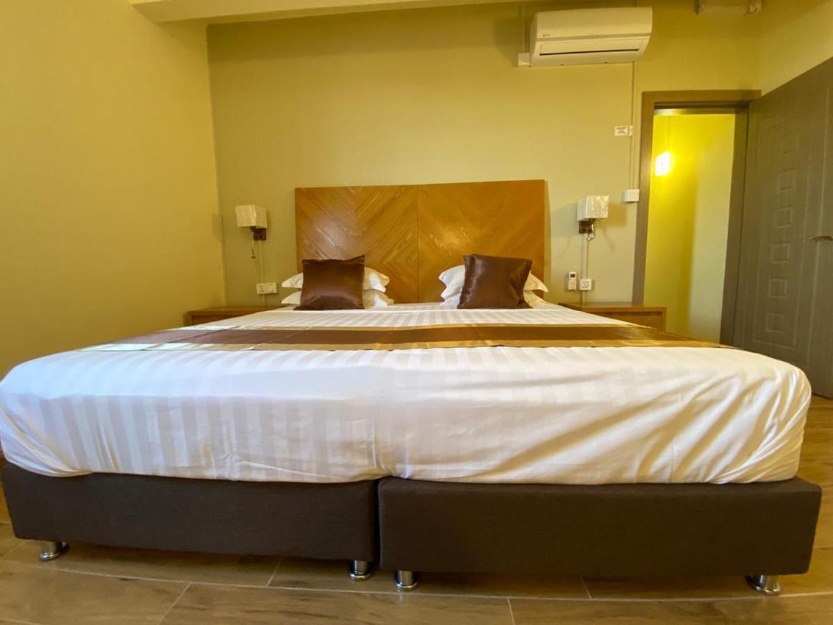The Monalysa Suites & Residence غراند بايَ المظهر الخارجي الصورة