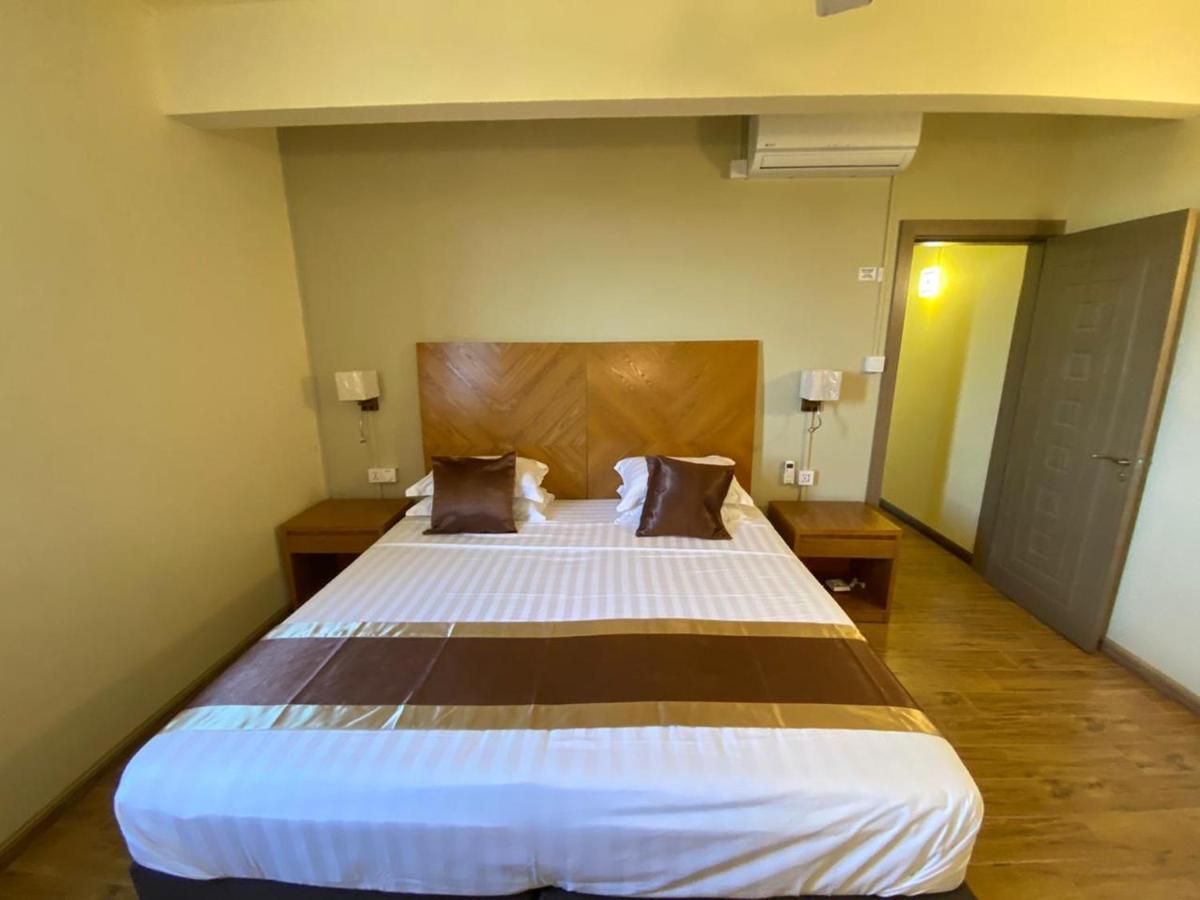 The Monalysa Suites & Residence غراند بايَ المظهر الخارجي الصورة